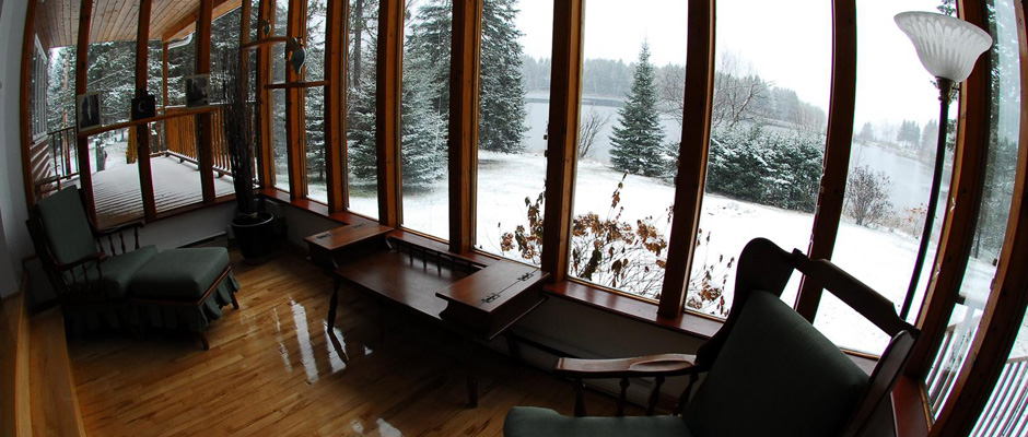 Vue sur le lac principal au chalet du Domaine, un des chalets à louer dans la région de Mégantic